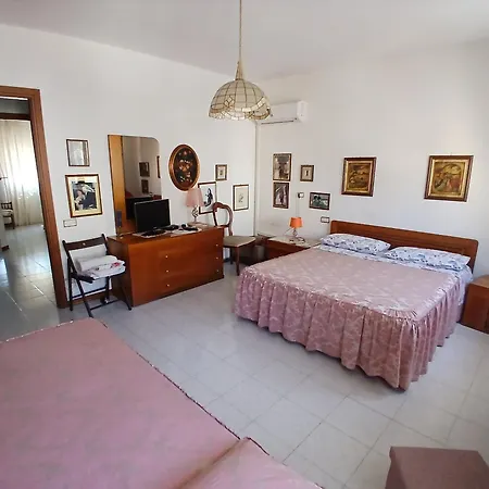 Oda ve Kahvaltı Il Melograno With Private Bathrooms 3*