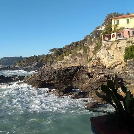 Il Melograno With Private Bathrooms Bed and Breakfast